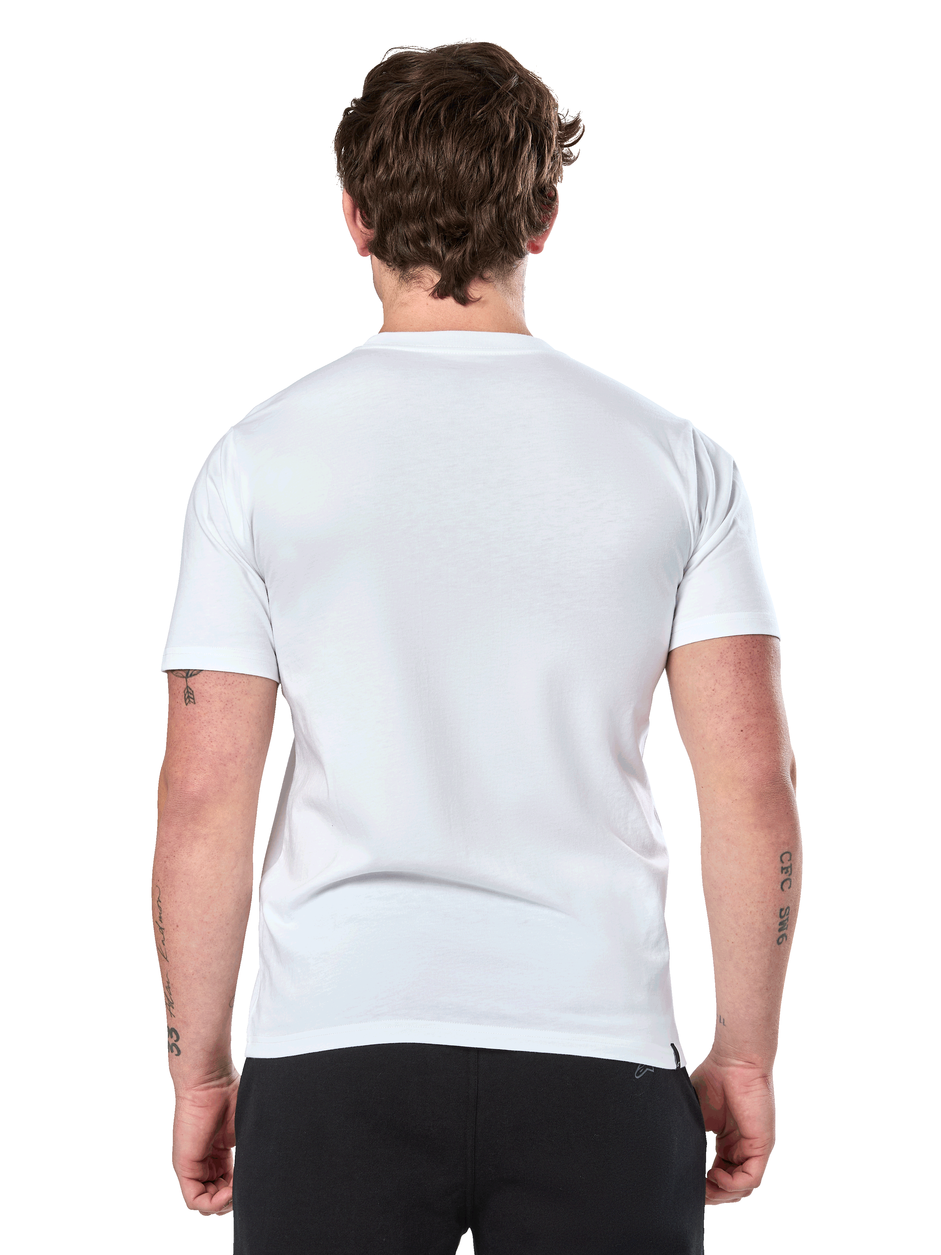Alpinestars Prevail CSF Tee, Kurzarm-T-Shirt, Weiß, Rückansicht, getragen mit schwarzer Hose, lässige Motorsport-Streetwear