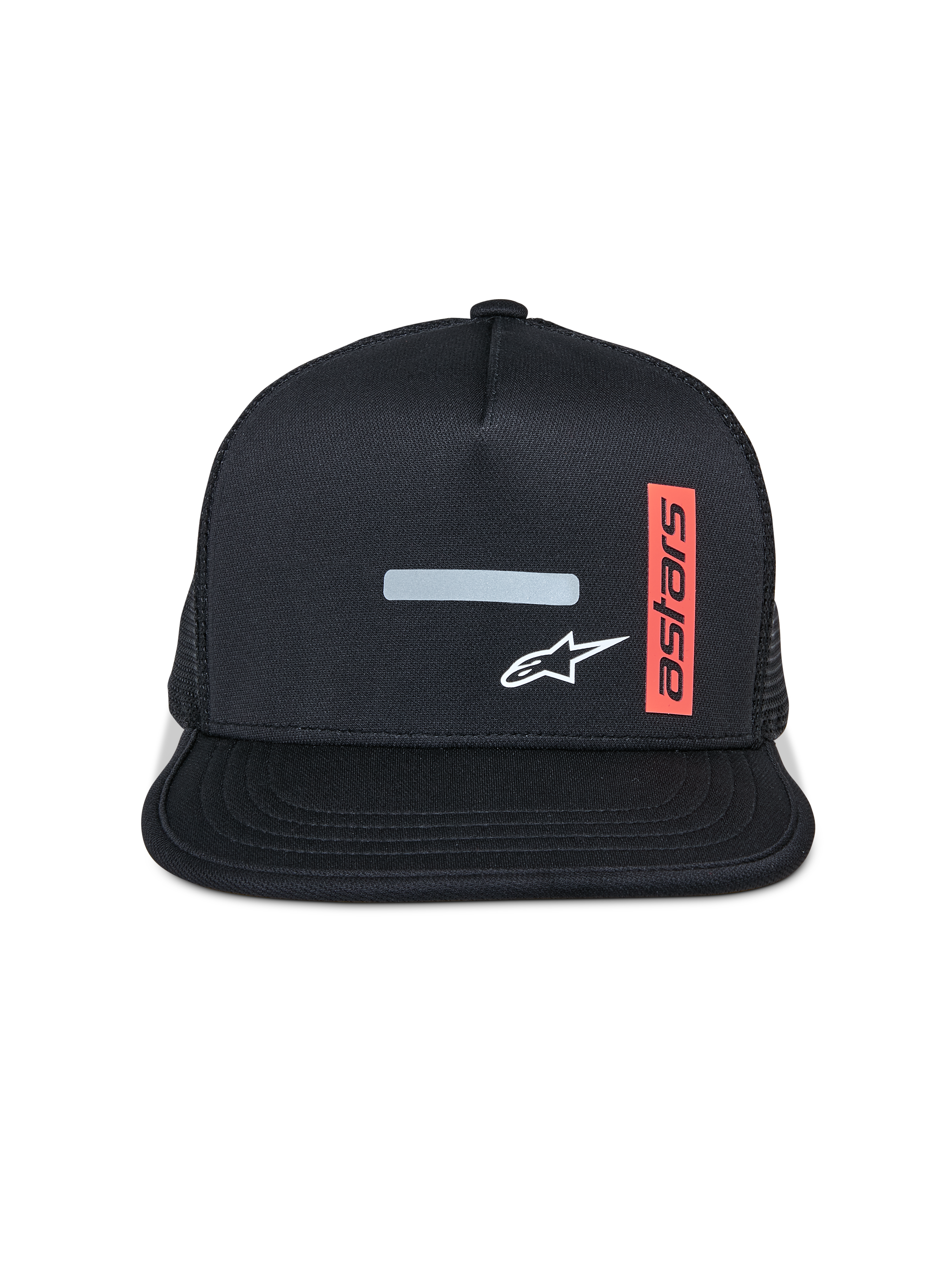 Alpinestars Alter Trucker Hat, Cap mit flachem Schirm, Schwarz mit Mesh-Rückseite, reflektierender Balken vorne und weißes Stern-Logo, vertikales rotes Etikett mit Astars-Schriftzug, lässige Motorsport-Sportbekleidung