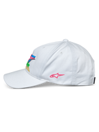 Alpinestars Vivid Mütze, Weiß, Seitenansicht einer Baseballkappe, gebogener Schirm und halbstrukturierte, niedrige Krone, mit farbenfroher 3D-Stickerei auf der Vorderseite und einem pinkfarbenen Stern-Logo an der Seite, lässige Sport-Kopfbedeckung