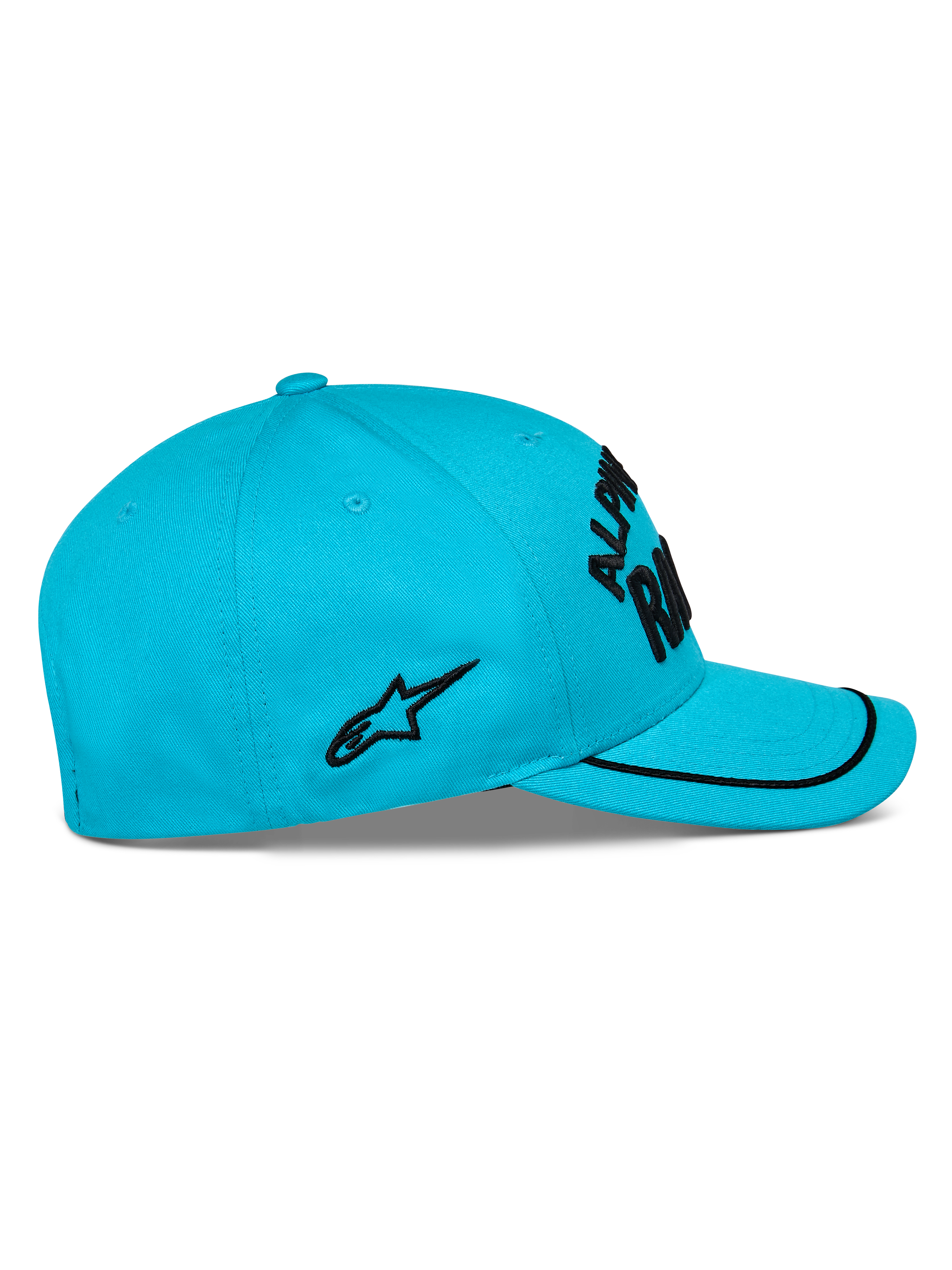 Alpinestars Luminary Mütze, Aquablau, Seitenansicht, gebogener Schirm mit schwarzem Sutache-Besatz, schwarzes flach gesticktes Logo an der Seite, strukturierte Krone, Casual-Motorsport-Kopfbedeckung