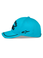 Alpinestars Luminary Kappe, aquablaue Baseball-Cap, Seitenansicht, gebogener Schirm mit schwarzem Sutache-Besatz, schwarzes gesticktes Seitenlogo, strukturierte Krone, lässige Sportbekleidung