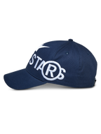 Alpinestars Committed Kappe, marineblaue Snapback, Seitenansicht mit großem weißem Sticklogo, gebogener Schirm und strukturierte Krone, legere Sportbekleidung