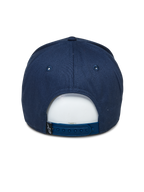 Alpinestars Committed Mütze, Dunkelblau, Snapback-Baseball-Cap, Rückansicht, mit verstellbarem Kunststoffverschluss und kleinem schwarzen Logo-Etikett, lässige, vom Motorsport inspirierte Kopfbedeckung