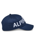 Alpinestars Committed Mütze, Snapback Baseball-Cap, Marineblau, Seitenansicht mit großem weißem Logostick, strukturierte Krone mit gebogenem Schirm, strapazierfähiges Twill-Gewebe, lässige Motorsport-Kopfbedeckung