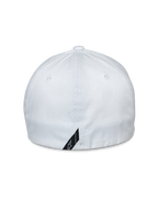 Alpinestars Share Hat, Rückansicht, weiße Flex-Back-Baseballkappe, Stretch-Twill-Gewebe, mit kleinem schwarzem Logo-Etikett am unteren Rand, lässiges Sport-Accessoire