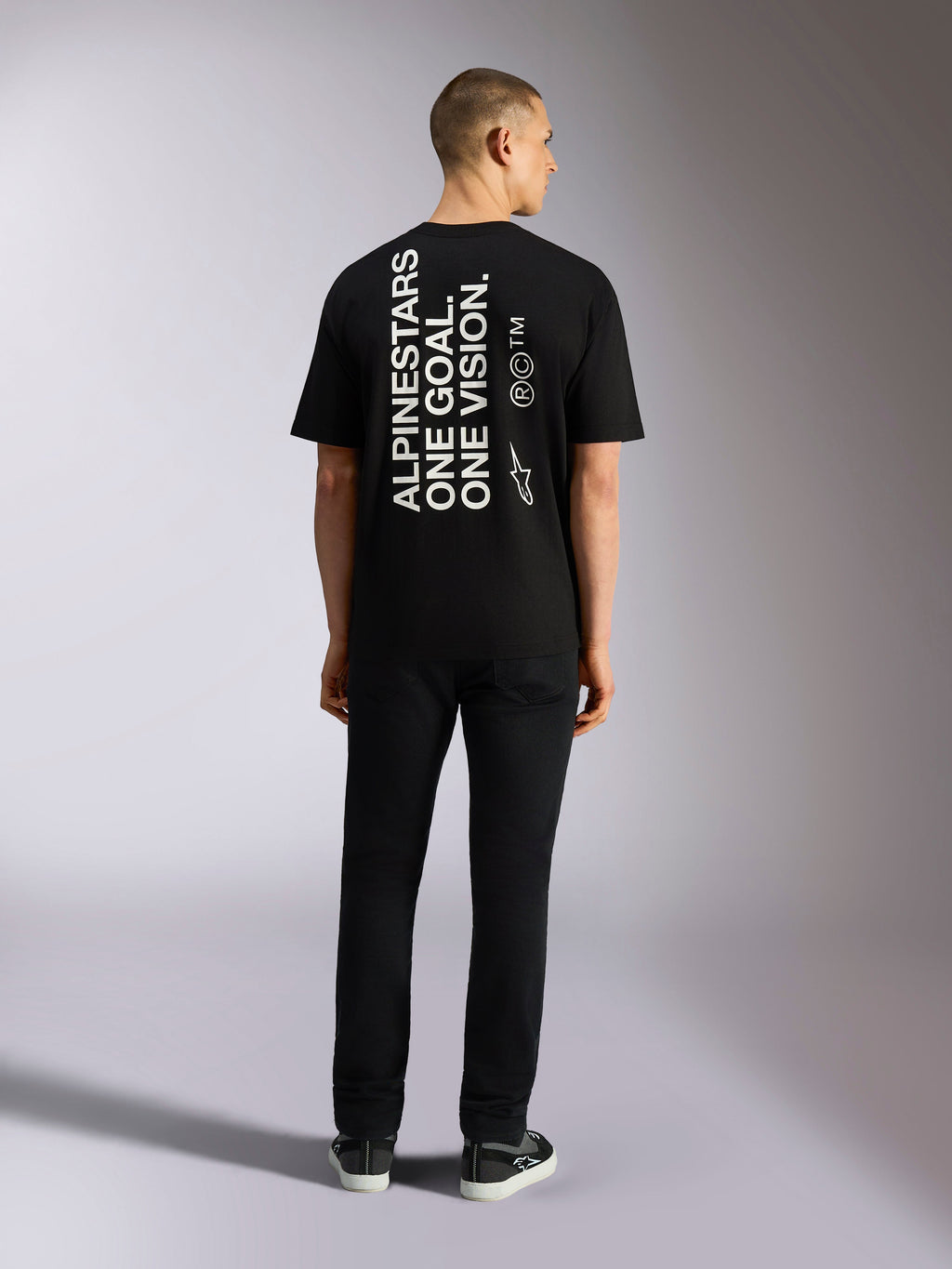 Alpinestars One Oversized CSF T-Shirt, Kurzarm-T-Shirt, Schwarz, vertikaler 'ALPINESTARS ONE GOAL. ONE VISION.' Rückenprint mit Astars-Logo, lässige Lifestyle-Streetwear