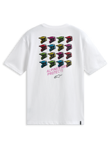 Alpinestars Pop Helmet CSF T-Shirt, Kurzarm-T-Shirt, Weiß, Rückansicht mit einem Raster aus mehrfarbigen M10-Helmen und „ALPINESTARS PROTECTS“-Schriftzug, lässige vom Motorsport inspirierte Streetwear