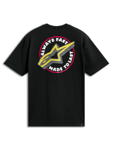 Alpinestars Aorbit CSF Tee, Kurzarm-T-Shirt, Schwarz, große kreisförmige Rückengrafik mit „Always Fast Made to Last“-Schriftzug und gelbem A-Star-Logo, lässige Motorsport-Streetwear
