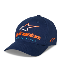 Alpinestars Instinct Kappe, marineblaue Baseball-Cap, gebogener Schirm mit strukturierter Krone, Astars-Logo vorne mit orangefarbenem Schriftzug und hellblauem „Racing Ahead“ Text, seitlich gesticktes Logo, lässige Sport-Kopfbedeckung