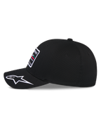 Alpinestars Surpass Kappe, Baseball-Cap, Schwarz, Seitenansicht mit gebogenem Schirm und weißem besticktem Astars-Logo, strukturierte Krone mit Stickerei-Patch auf der Vorderseite, lässige, vom Motorsport inspirierte Kopfbedeckung