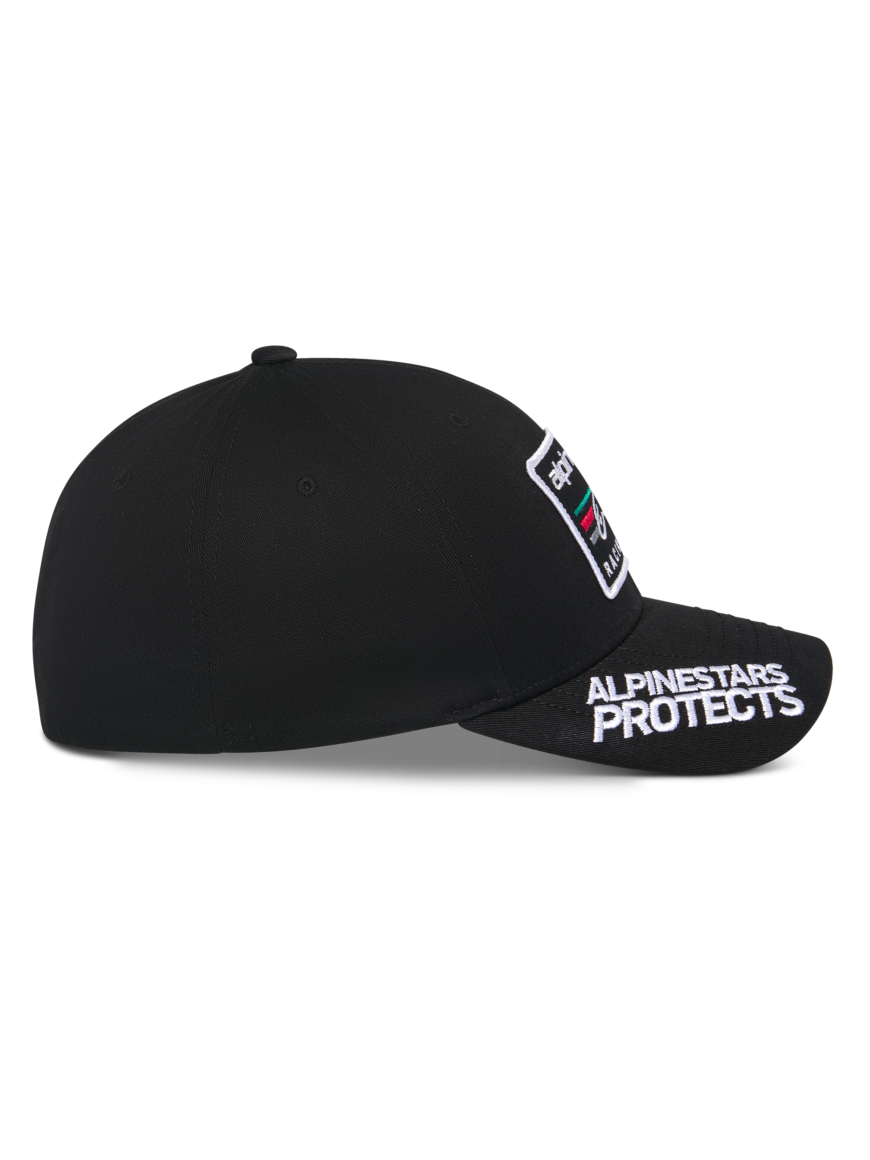 Alpinestars Surpass Kappe, Schwarz, Seitenansicht, gebogener Schirm mit weißer 'ALPINESTARS PROTECTS' Stickerei, strukturierte Krone mit Logo-Patch vorne, lässige motorsport-inspirierte Kopfbedeckung