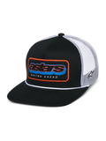 Alpinestars Phosphor Trucker Cap, Schwarz und Weiß, flacher Schirm mit strukturierter Krone und weißem Kordel-Detail, mehrfarbiger Astars-Patch vorne mit orangefarbenem Rand und „RACING AHEAD“-Schriftzug, atmungsaktive Rückseite aus weißem Mesh mit seitlicher Logo-Stickerei