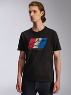 Alpinestars Global CSF Tee, Kurzarm-T-Shirt, Schwarz mit rot-weiß-blauer Brustgrafik, Ageless-Schattenlogo, lässige, vom Motorsport inspirierte Streetwear