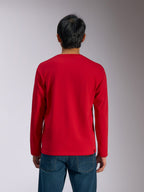Alpinestars Trackside CSF Tee, Langarmshirt, Rot, Rückansicht, getragen von einem Model mit blauen Jeans, lässige vom Motorsport inspirierte Sportbekleidung