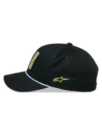 Alpinestars Specific Snapback Hat, Snapback-Kappe, Schwarz, Seitenansicht mit gebogenem Schirm und weißem geflochtenem Seilbesatz, gelbe Astars-Logo-Stickerei an der Seite, strukturierte Krone, lässige Kopfbedeckung