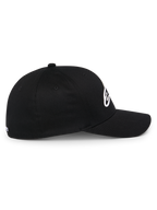 Alpinestars Ageless Multi Mütze, schwarze Sportswear-Baseballkappe, Seitenansicht, gebogener Schirm und strukturierte Krone, weißes 3D-Astars-Logo, lässiger Motorsport-Lifestyle