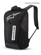Alpinestars Defcon V3 Rucksack, 13,6 l Sportswear-Alltagsrucksack in Schwarz und Weiß mit gedrucktem Astars-Logo und -Branding, Fronttasche mit Reißverschluss und gepolsterten Schultergurten.
