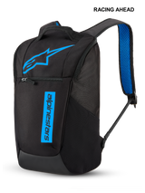 Alpinestars Defcon V3 Rucksack, kleiner Tagesrucksack, Schwarz und Blau, mit leuchtend blauem Stern-Logo und vertikalem Text-Branding, Frontreißverschlusstasche und blauen, gepolsterten Air-Mesh-Schultergurten, strapazierfähiges Sportbekleidungs-Design