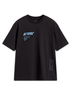 Alpinestars Chalk Oversized CSF T-Shirt, Kurzarm-T-Shirt in Schwarz, hellblaues Astars-Logo und vertikales Seitenbranding, bequeme Oversized-Passform, Motorsport-Streetwear