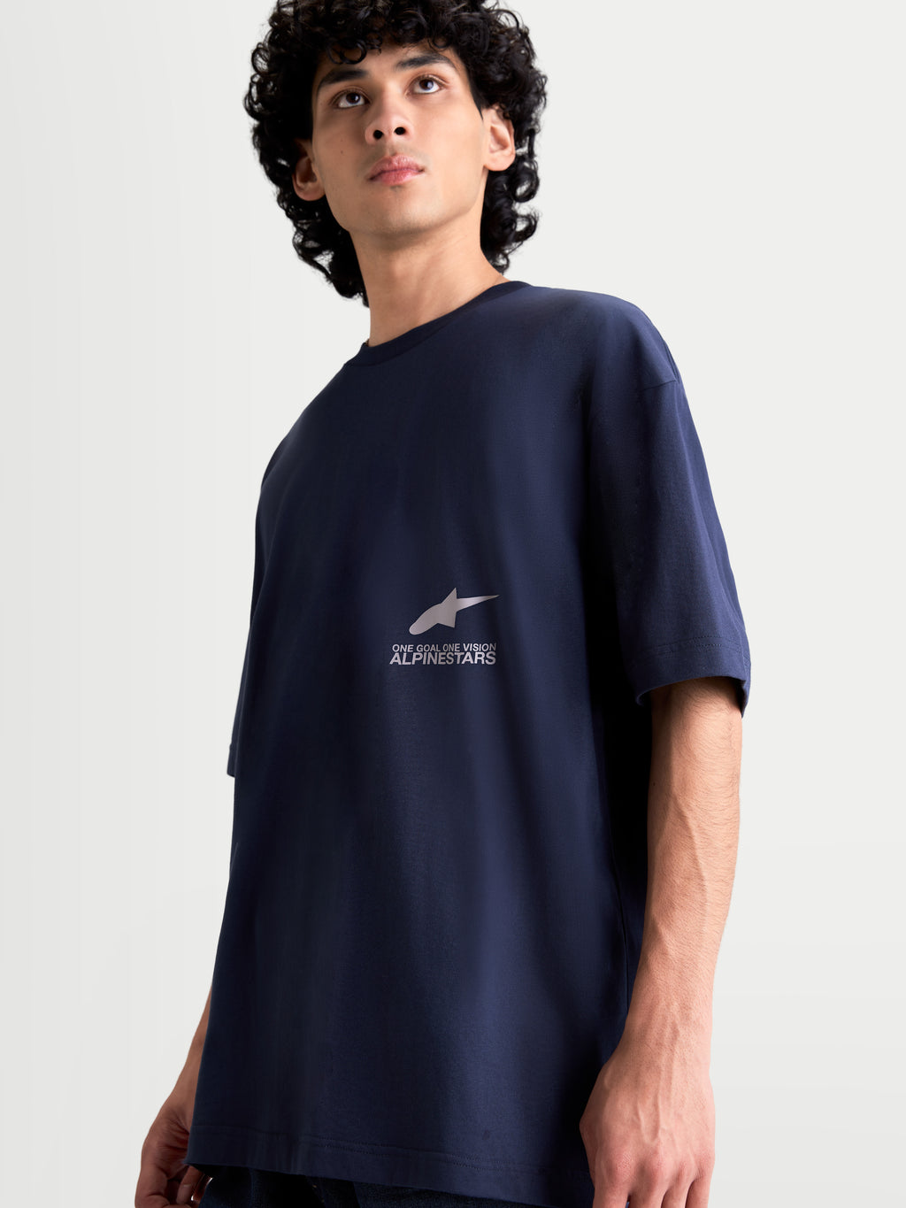 Alpinestars Institute Oversized SS CSF Tee, Herren Kurzarm-T-Shirt, Navyblau, Sportswear mit Alpinestars Logo-Grafik auf der Brust, entspannte Oversize-Passform, Baumwoll-Polyester-Mischung.