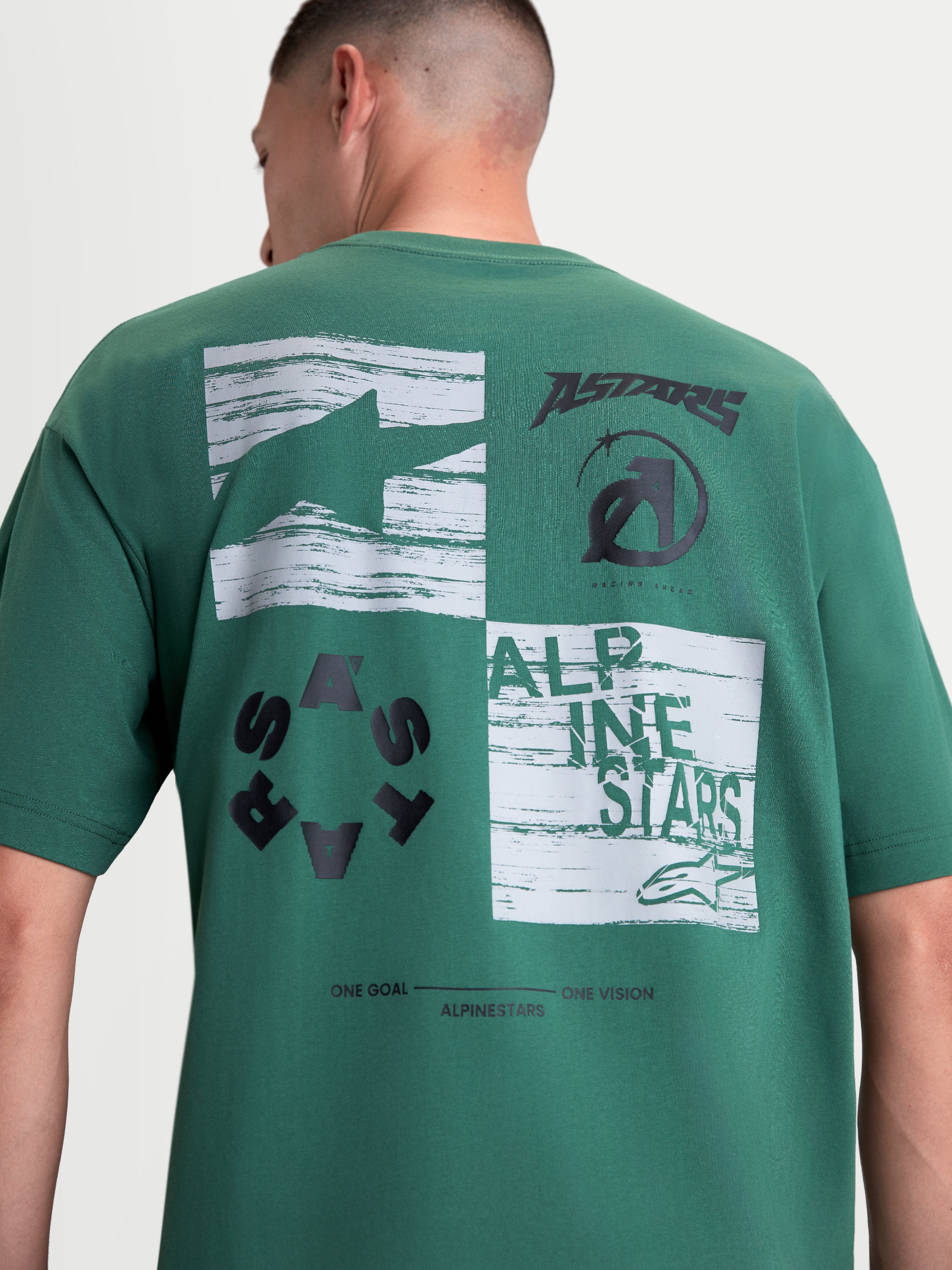Alpinestars Checkback Oversized CSF T-Shirt, Kurzarm-Sportswear-T-Shirt, Grün, Rückansicht mit markanter Schachbrettgrafik und Astars-Logos, lässiges vom Motorsport inspiriertes Design, Oversized-Passform.