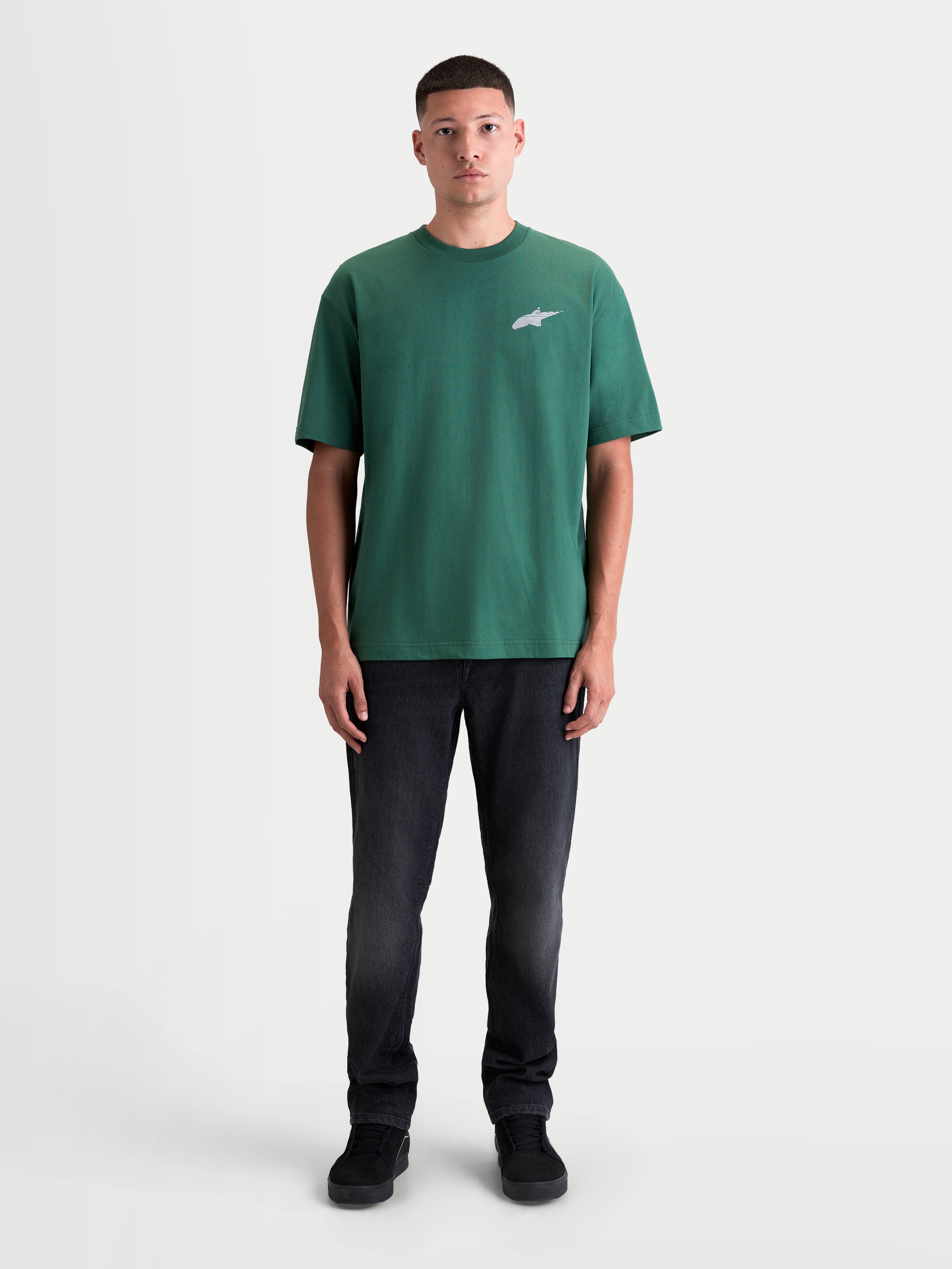 Alpinestars Checkback Oversized CSF T-Shirt, grünes Kurzarm-Sportswear-T-Shirt, lockere Oversized-Passform für Herren mit kleinem Astars-Logo auf der Brust, Bekleidung im lässigen Motorsport-Stil.