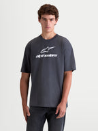 Alpinestars Prelude Oversized CSF T-Shirt, Herren-Kurzarm-T-Shirt, Sportswear, Grau mit weißem Alpinestars-Logo auf der Brust, lockere Oversized-Passform, weicher Baumwoll-Polyester-Mix.