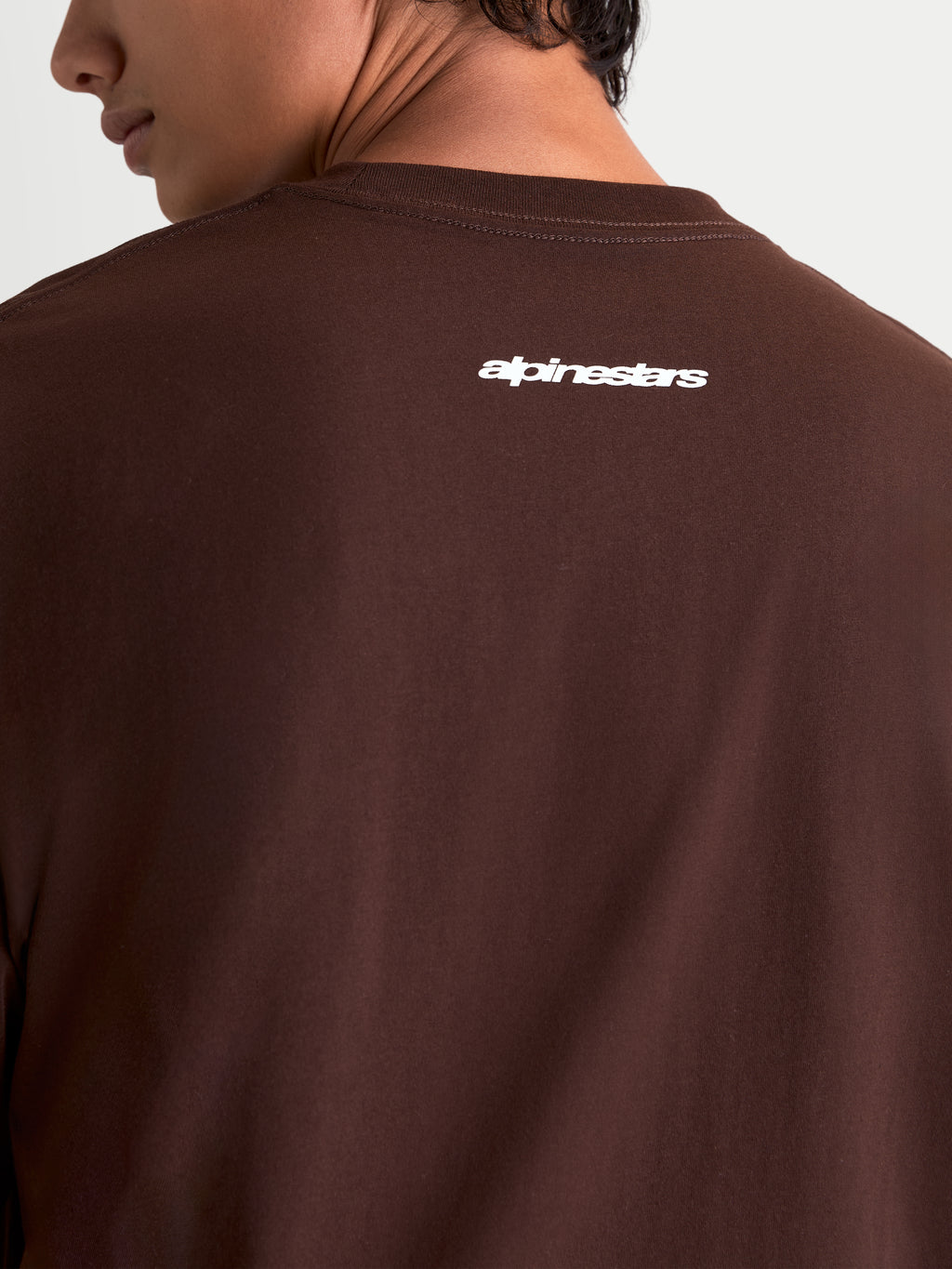 Alpinestars Prelude Oversized CSF T-Shirt, Kurzarm-Sportswear-T-Shirt, Braun und Weiß, Alpinestars-Logo-Grafik auf dem Rücken, lockere Oversized-Passform, weicher Baumwoll-Polyester-Mix.
