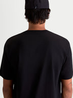 Alpinestars Cypress CSF T-Shirt, Unisex Kurzarm-Sportswear-T-Shirt, Schwarz, Rückansicht am Modell, weiches Baumwoll-Polyester-Mischgewebe für den Alltagslook.