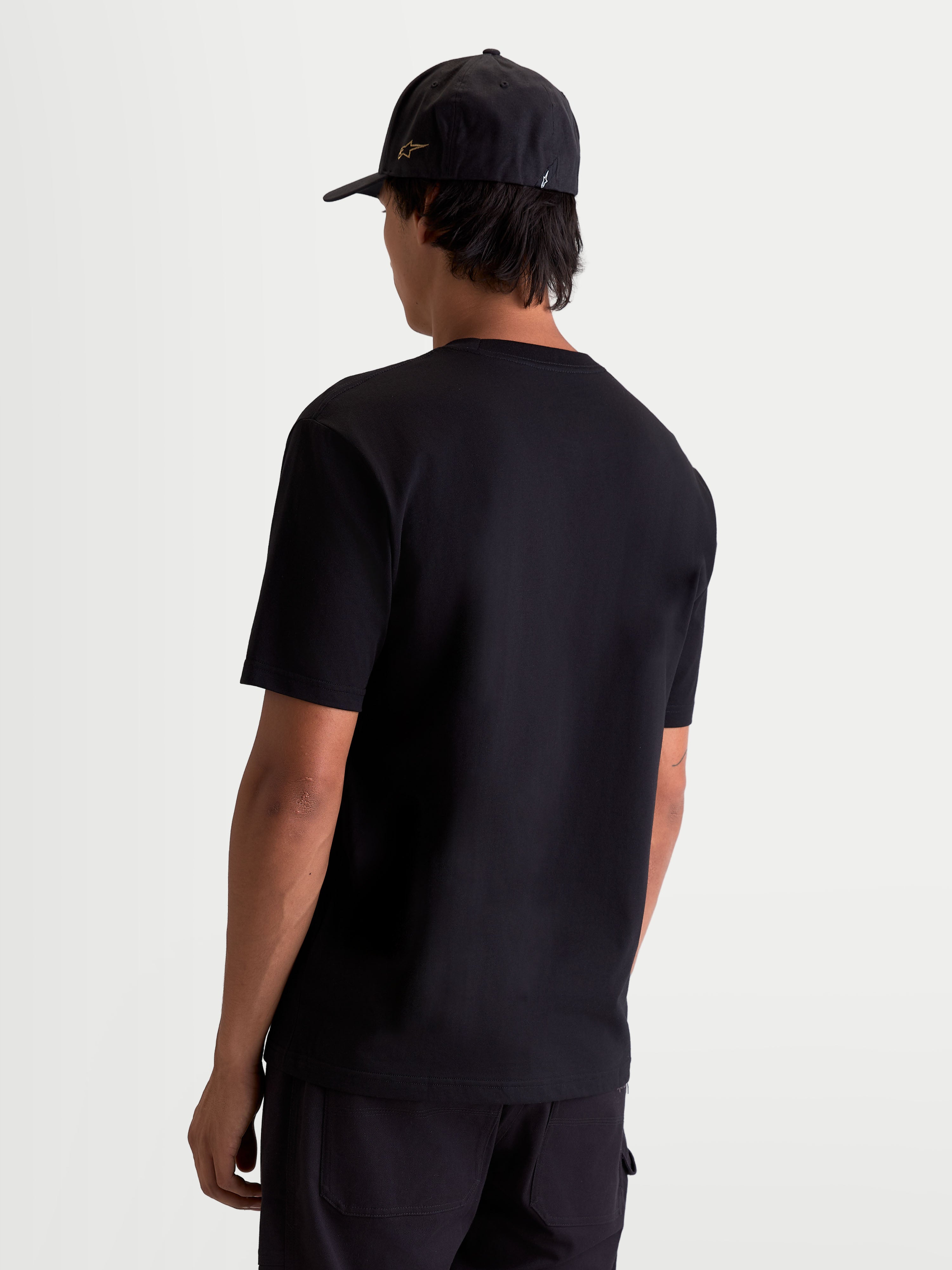 Alpinestars Cypress CSF T-Shirt, Herren-Kurzarm-Sportswear-T-Shirt, Schwarz, Rückansicht am Model, Premium-Baumwoll-Polyester-Mischung für optimalen Alltagskomfort.