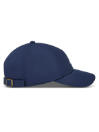 Alpinestars Dylan Dad Kappe, marineblaue Sportswear-Kappe aus Twill mit gebogenem Schirm und Riemenverschluss, Seitenansicht.