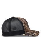 Alpinestars Thicket Realtree Trucker-Mütze, Tarnmuster und Schwarz, Seitenansicht mit gebogenem Schirm und Mesh-Rückseite.