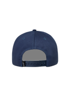 Alpinestars Label Snapback Kappe, marineblaue Sportswear-Kappe aus Twill, Rückansicht mit verstellbarem Snapback-Verschluss und gewebtem Logo-Etikett.