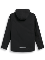 Alpinestars Kascade Regenjacke, Rückansicht, schwarze wasserabweisende Regenjacke, feste Kapuze, silberner Alpinestars-Schriftzug am unteren Rücken, lange Ärmel, Performance-Outdoor- und motorsport-inspiriertes Design