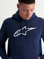Alpinestars Ageless V3 Hoodie, Herren-Kapuzenpullover in Navy-Blau und Weiß, mit großem weißem gesticktem Alpinestars-Logo auf der Brust, weiche Fleece-Konstruktion für Motorsport-Lifestyle.