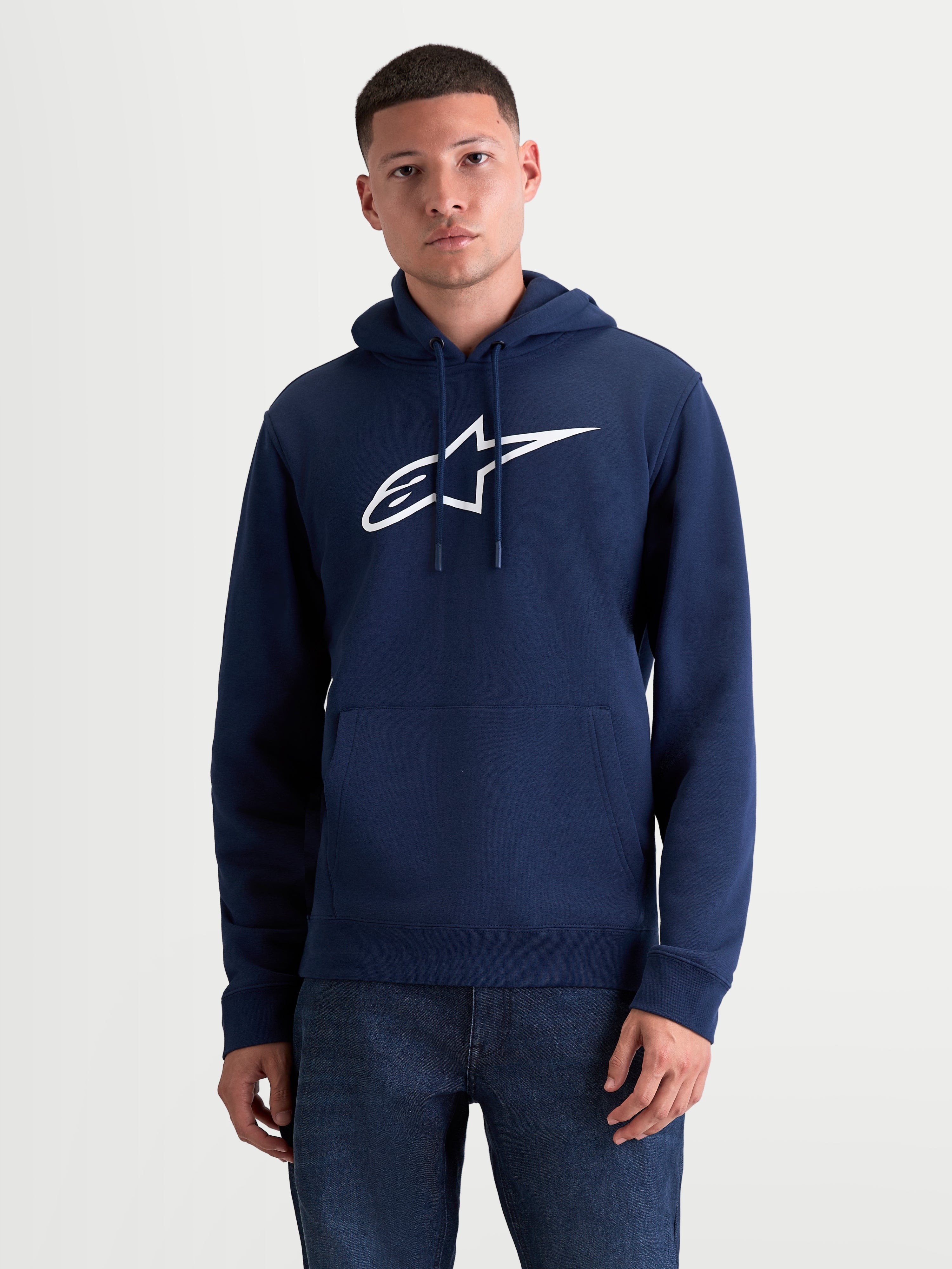 Alpinestars Ageless V3 Hoodie, Pullover Fleece Sportswear für Herren und Damen, Marineblau und Weiß, mit großem gesticktem Alpinestars-Logo, verstellbarer Kapuze mit Kordelzug und Kängurutasche.