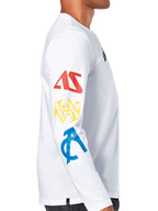 Alpinestars Brundo CSF Tee, Langarm-T-Shirt, Weiß, Seitenansicht mit mehrfarbigen Grafiken auf dem Ärmel in Rot, Gelb und Blau, lässige Motorsport-Streetwear