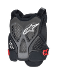 Alpinestars A-6 Plasma Brustpanzer, MTB-Brustschutz, Schwarz Anthrazit und Rot, mit weißem Stern-Logo, perforierten Waben-Mesh-Einsätzen zur Belüftung, roten Seitenschnallen und verstellbaren Schultergurten, entwickelt für Offroad- und Gravity-Mountainbike-Schutz.