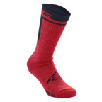Alpinestars Merino Socken 24, Radsocken, Rot und Schwarz, einlagige Konstruktion aus Merinowolle, mit schwarzem Alpinestars-Logo auf dem Fuß und schwarzem Bündchen mit rotem Branding