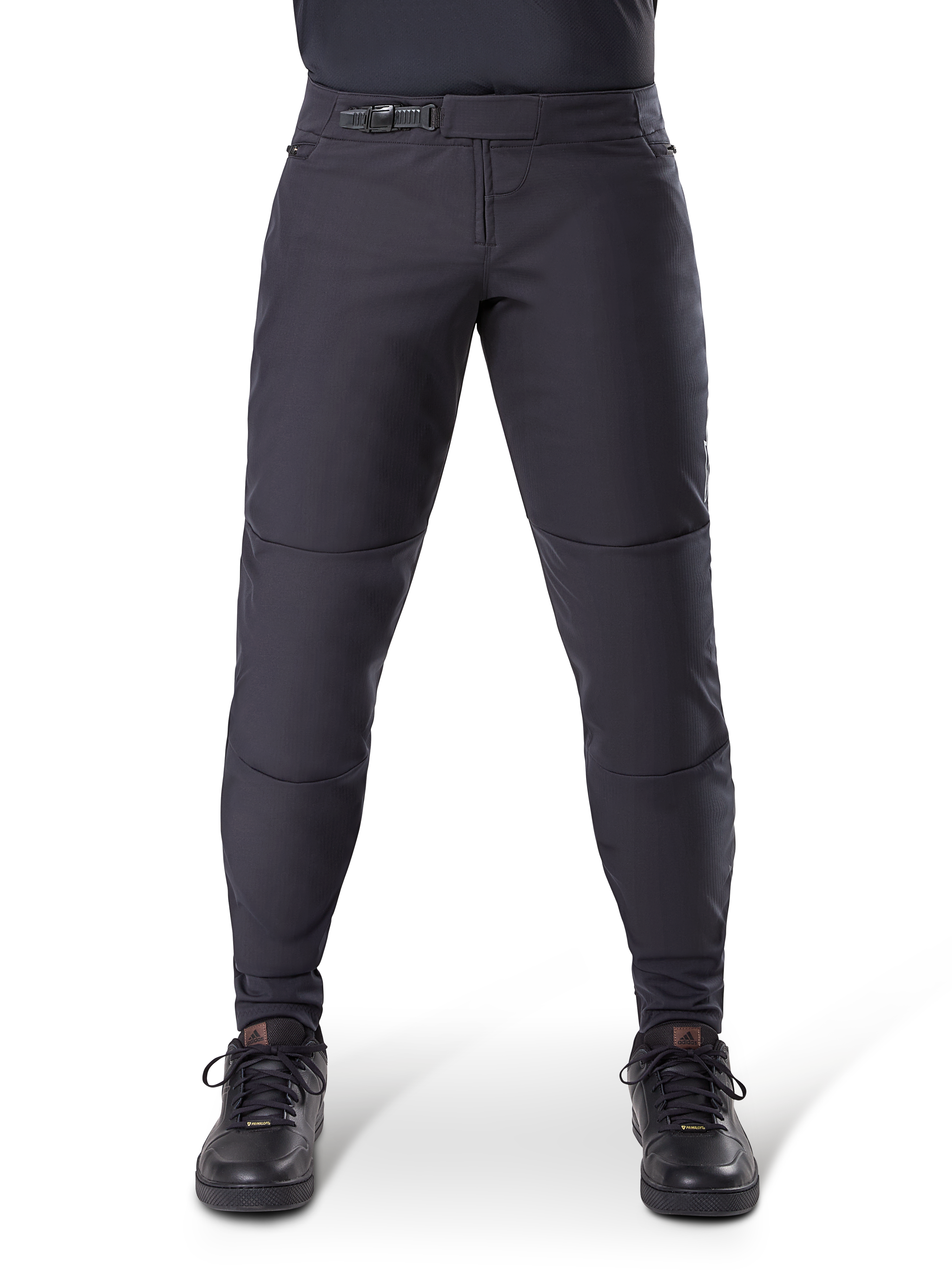 Alpinestars A-Dura Thermal Hose, schwarze Mountainbike-Hose, mit sicherem Ratschenverschluss und vorgeformter Passform, kombiniert mit schwarzen Radschuhen, strapazierfähiges technisches Material für Trailfahrten bei kaltem Wetter