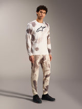 Alpinestars A-Dura Ride Hose in Sand Camo mit passendem Jersey, robuste MTB-Bekleidung für Offroad-Performance.