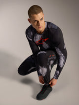 Alpinestars A-Dura Ride Hose in Black Camo, am Model mit passendem Jersey für MTB-Performance und Style.