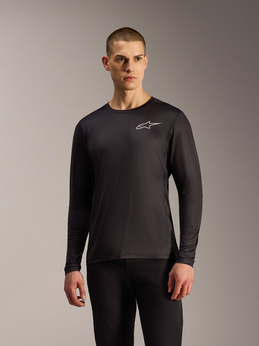 Schwarzes A-Dura Air Langarmtrikot aus Jacquard-Mesh mit silbernem Astars-Logo, Performance-MTB-Bekleidung.