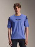 Alpinestars A-Aria Polartec Elite Trikot, Kurzarm-MTB-Trikot, Baja Blue, getragen von einem männlichen Model, mit schwarzem 'astars' Schriftzug auf der Brust und Logo-Details an den Schultern, Performance-Trail-Bekleidung.