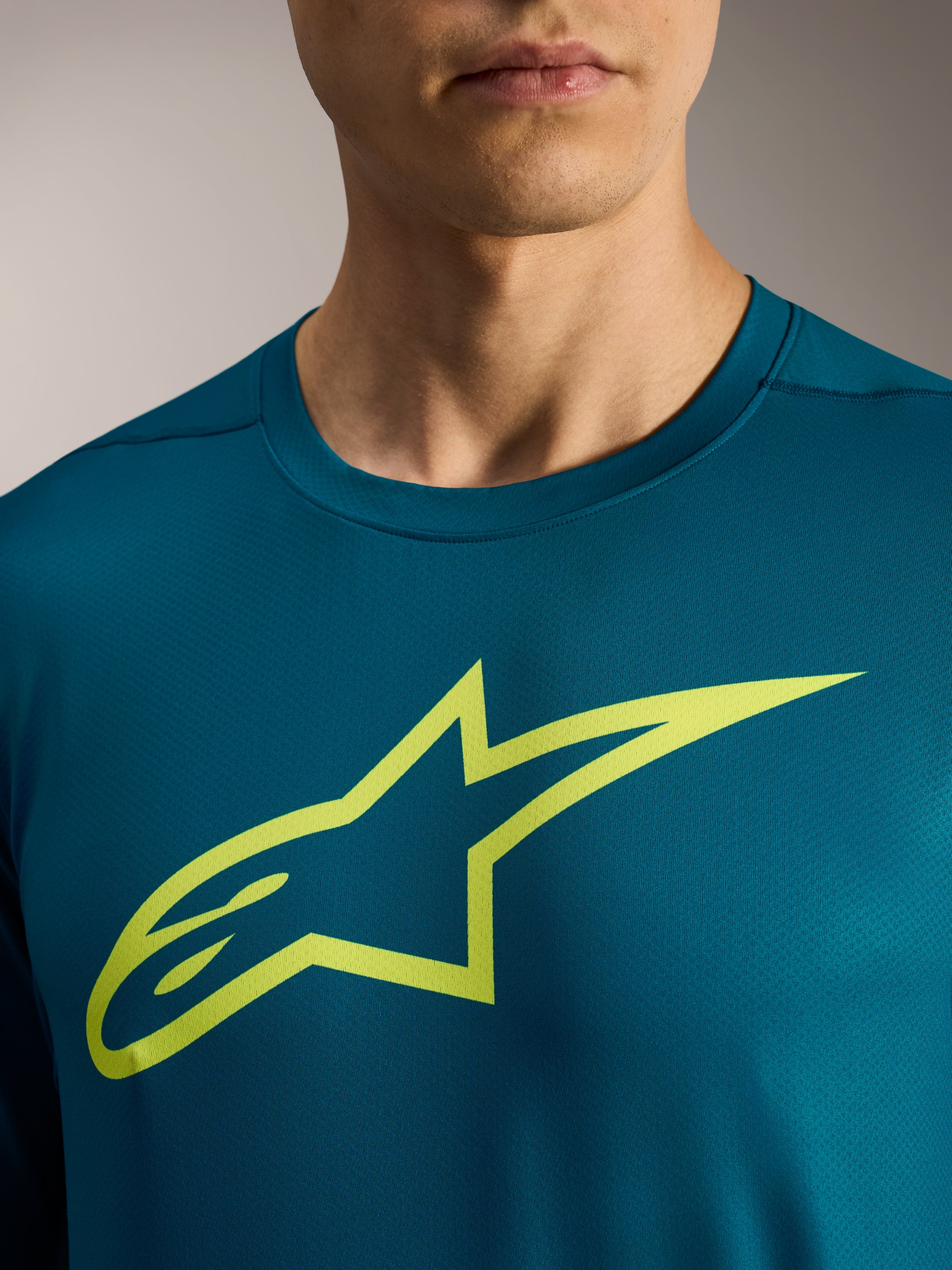 A-Dura Ride Langarm-Trikot in Blaugrün mit auffälligem limettengrünem Astars-Logo, Performance-MTB-Bekleidung.