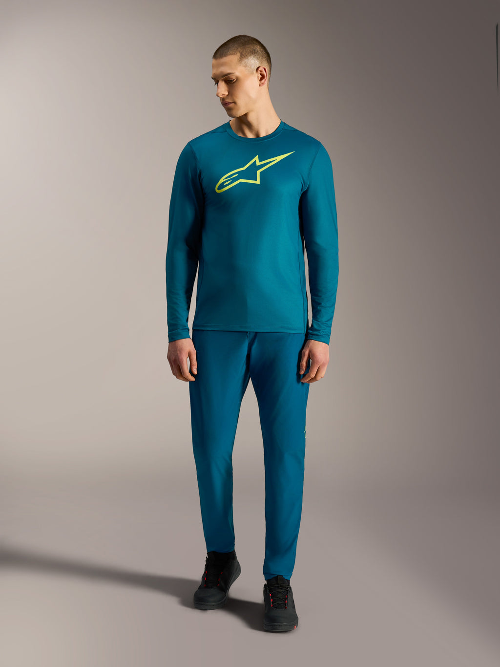Alpinestars A-Dura Ride Langarm-Trikot in Blaugrün mit limettengelbem Logo, Performance-MTB-Bekleidung für Herren.