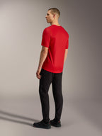 Rotes A-Dura Ride Kurzarmtrikot, Rückansicht mit verlängertem Saum und Stretch-Material für MTB-Performance.