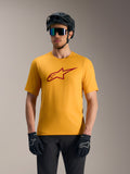 Oranges A-Dura Ride Kurzarmtrikot mit rotem Astars-Logo, kombiniert mit MTB-Helm und Handschuhen.