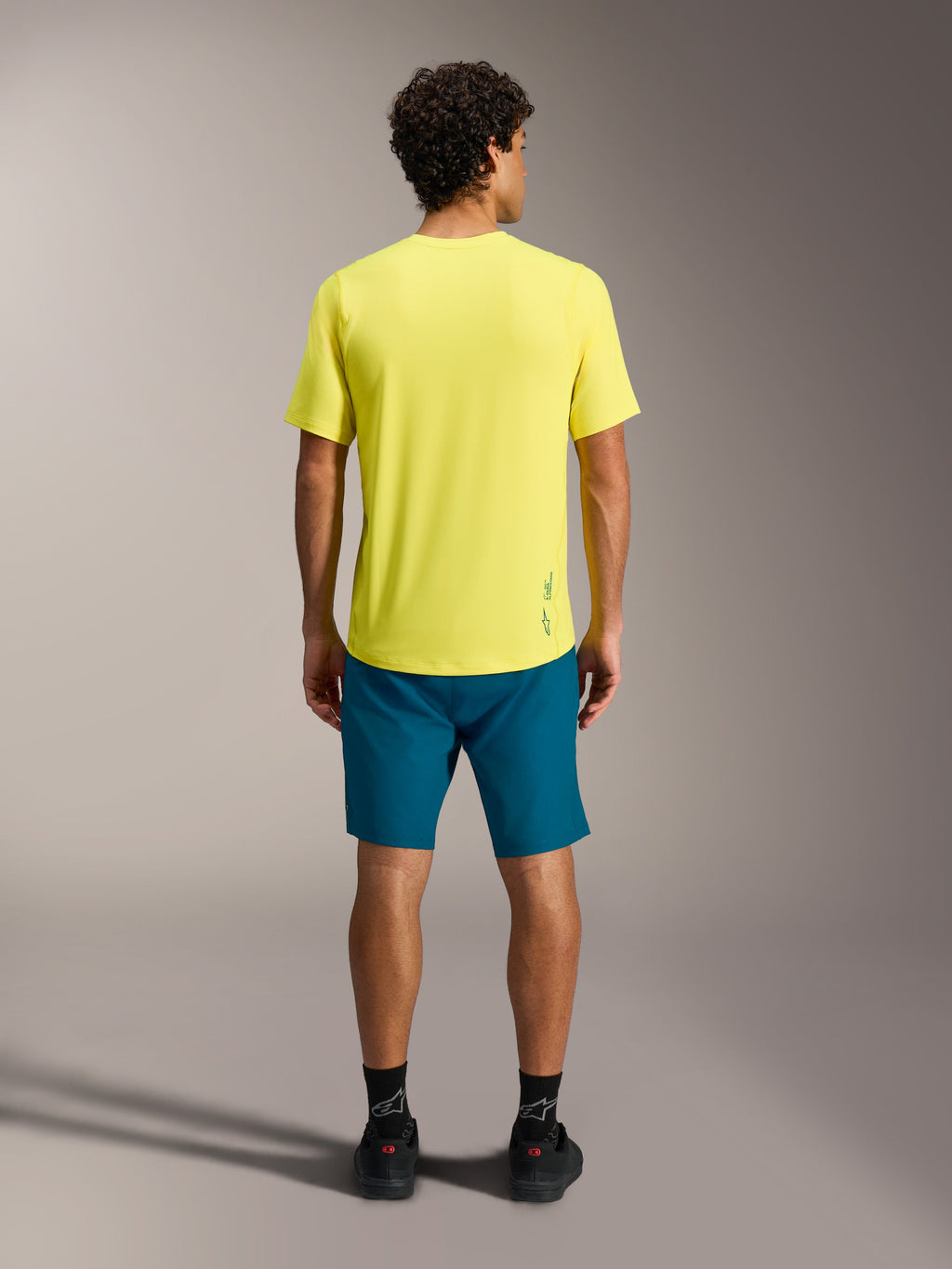 Alpinestars A-Dura Ride Trikot in Gelb Fluo, Rückansicht des atmungsaktiven MTB-Kurzarmtrikots mit lässigem Schnitt.