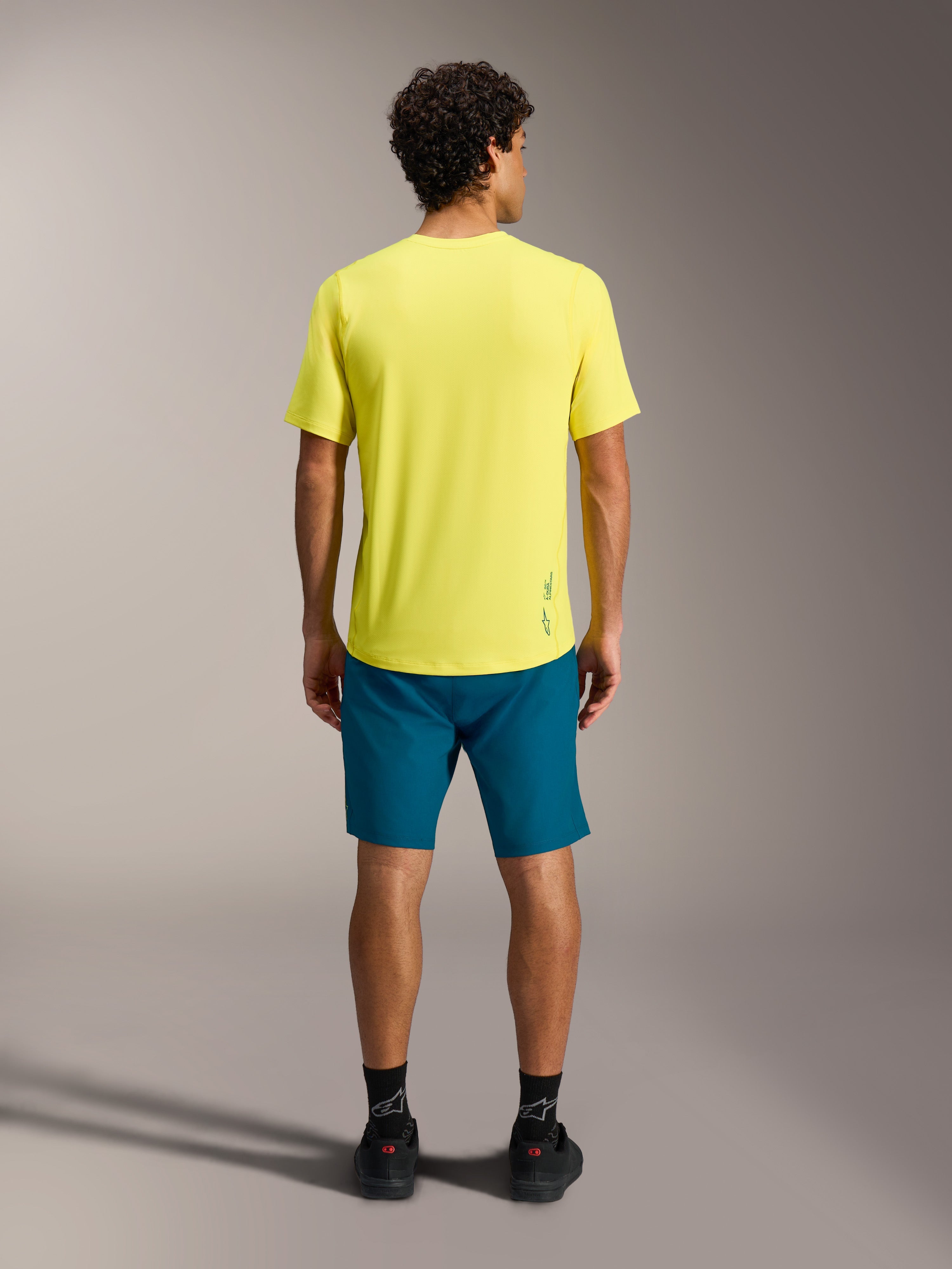 Alpinestars A-Dura Ride Trikot in Gelb Fluo, Rückansicht des atmungsaktiven MTB-Kurzarmtrikots mit lässigem Schnitt.